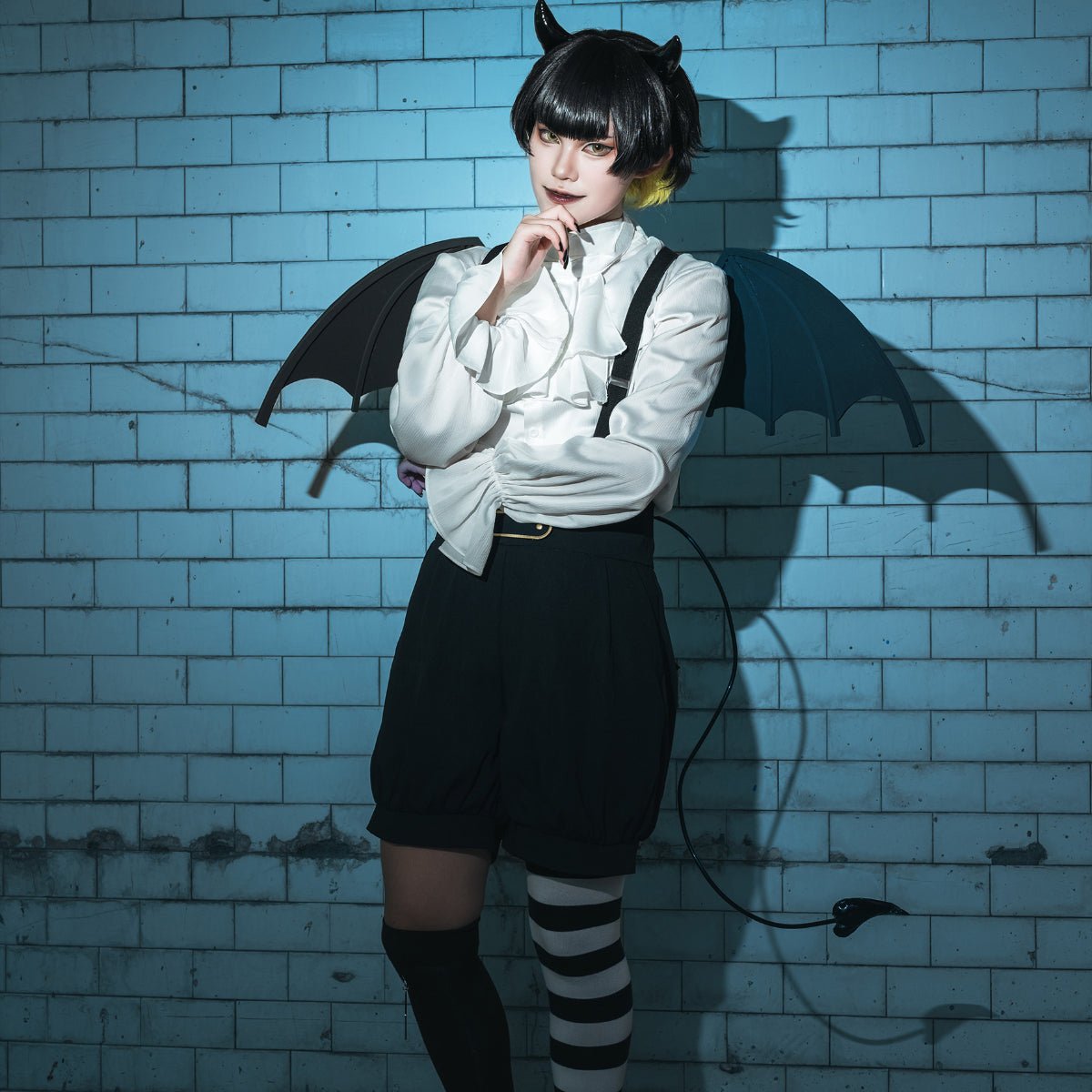 Fantasia de Cosplay de Bachira de Blue Lock Completa com Chifre do Mal, Peruca, Cauda, Camisa, Shorts e Rede de Rosas - Estrela Cosplay