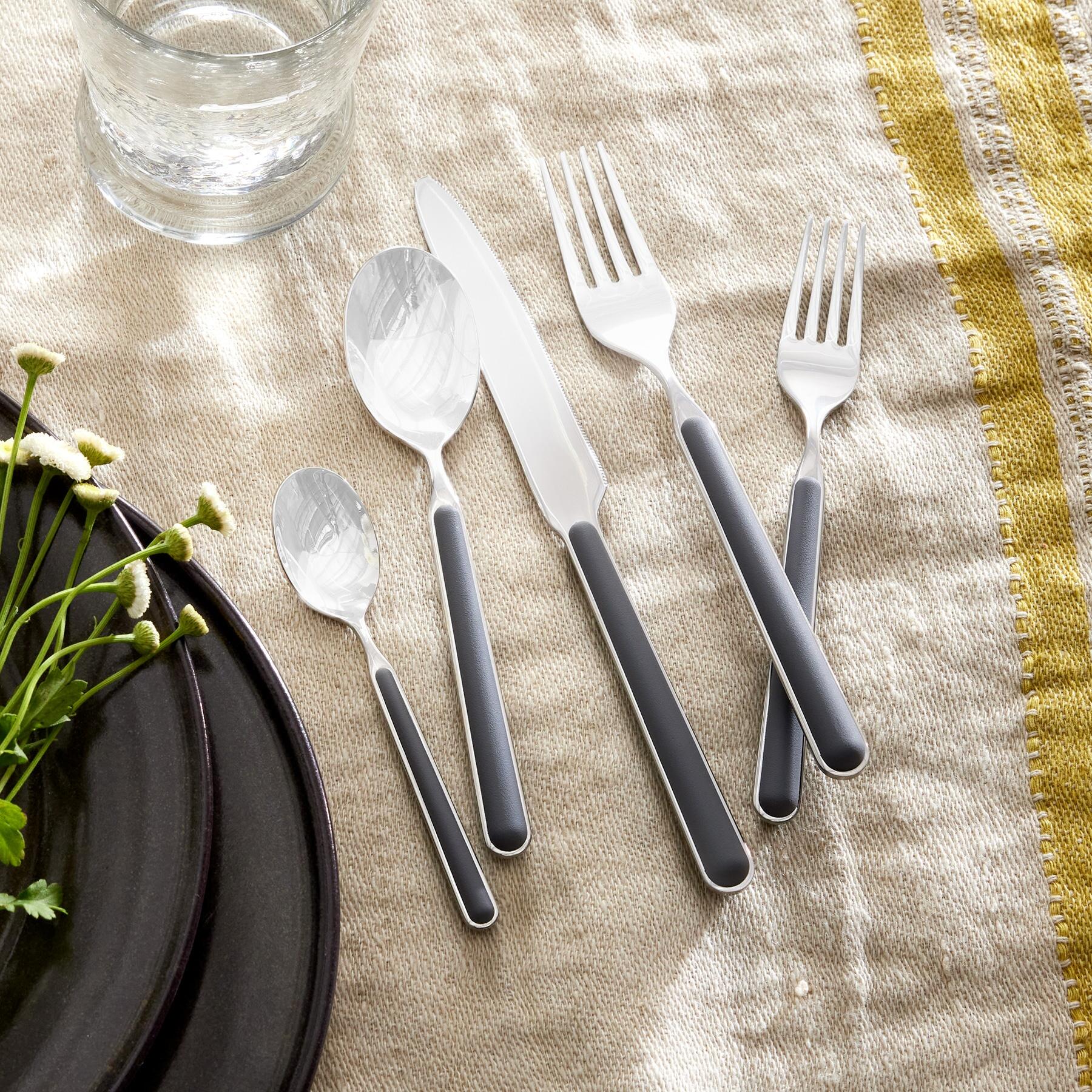 Maia Flatware