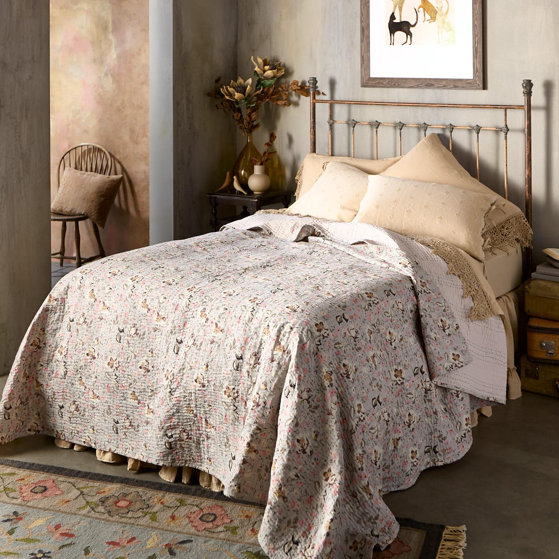 Delphine Floral Lightweight Quilt