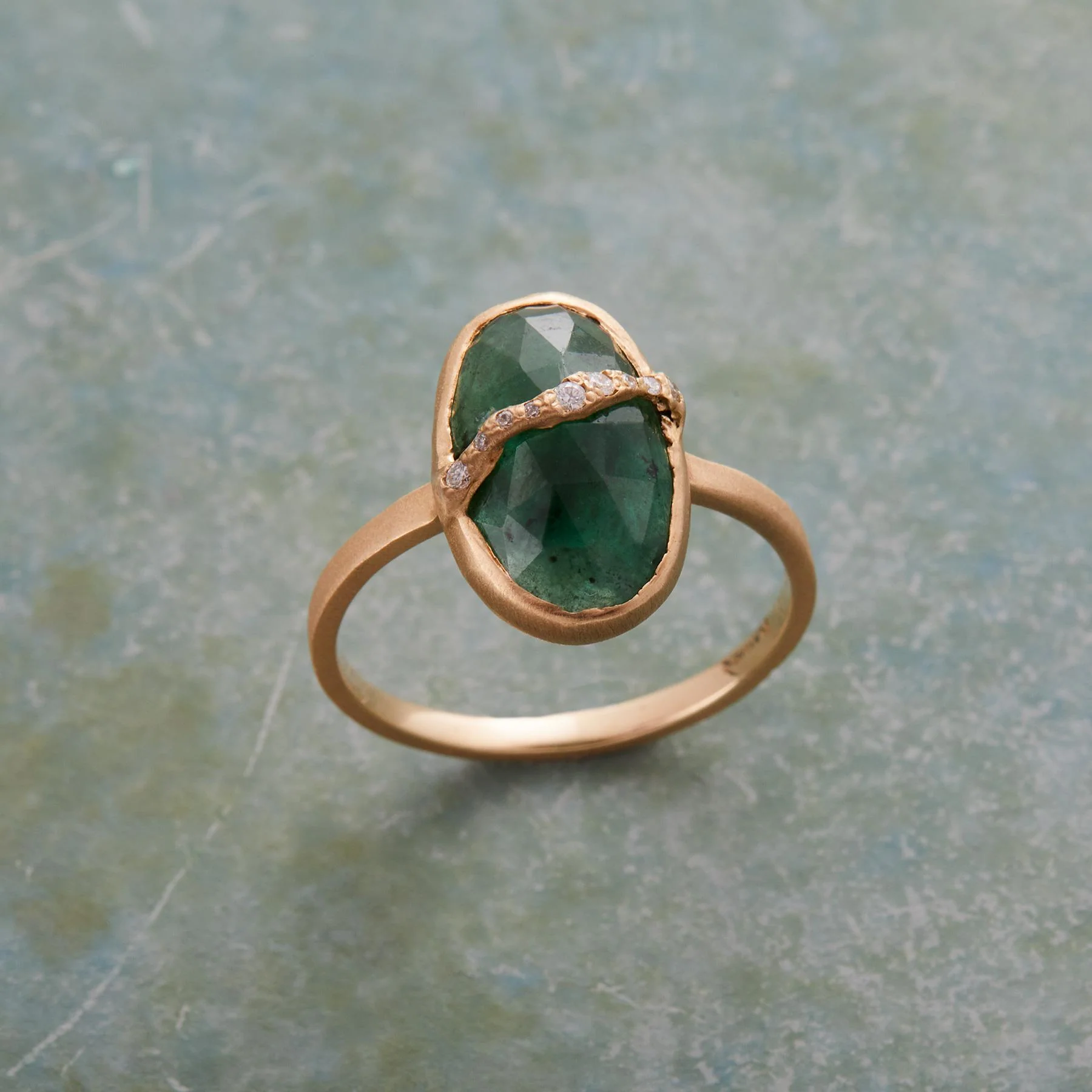 Sparkling Emerald Ring