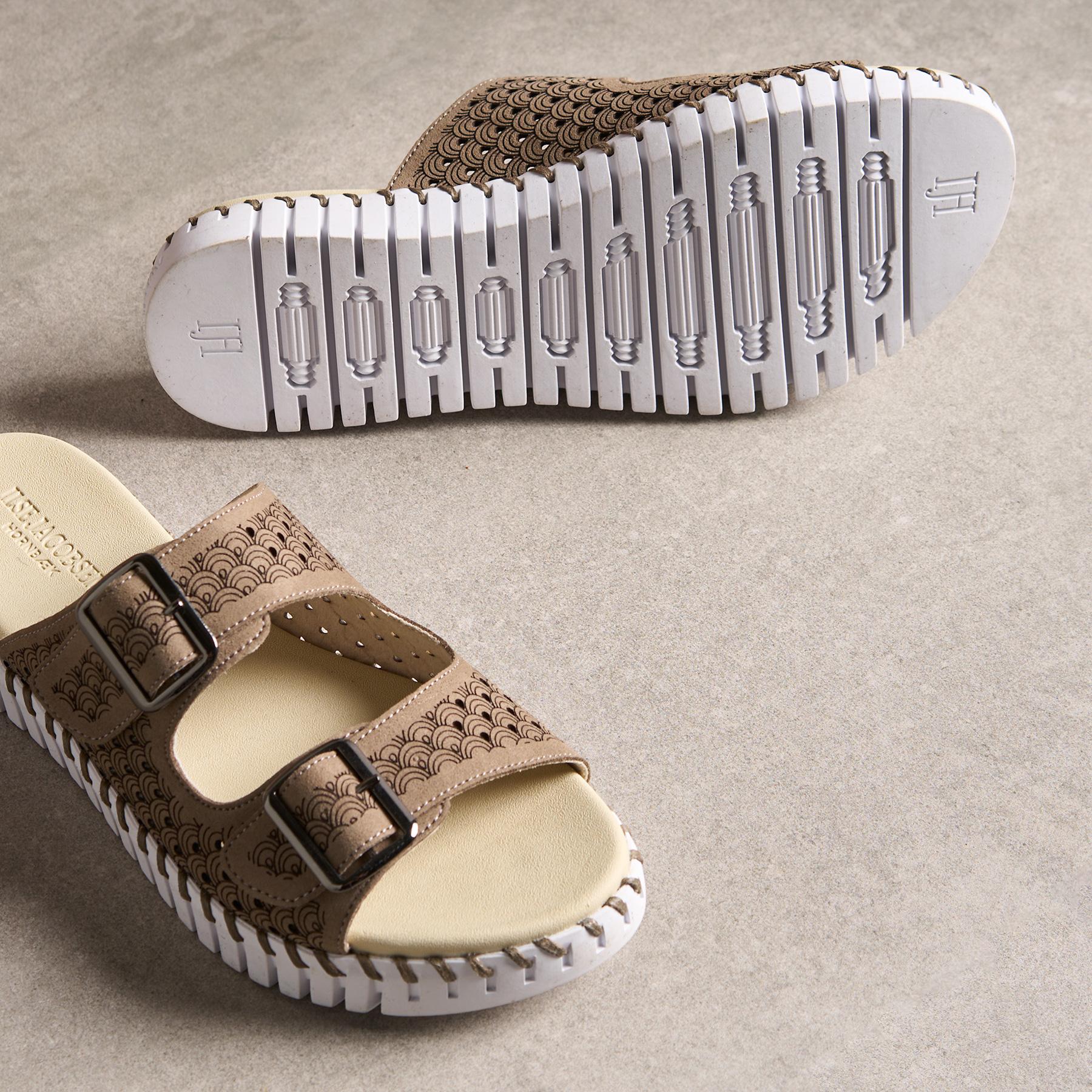 Kumo Sandals