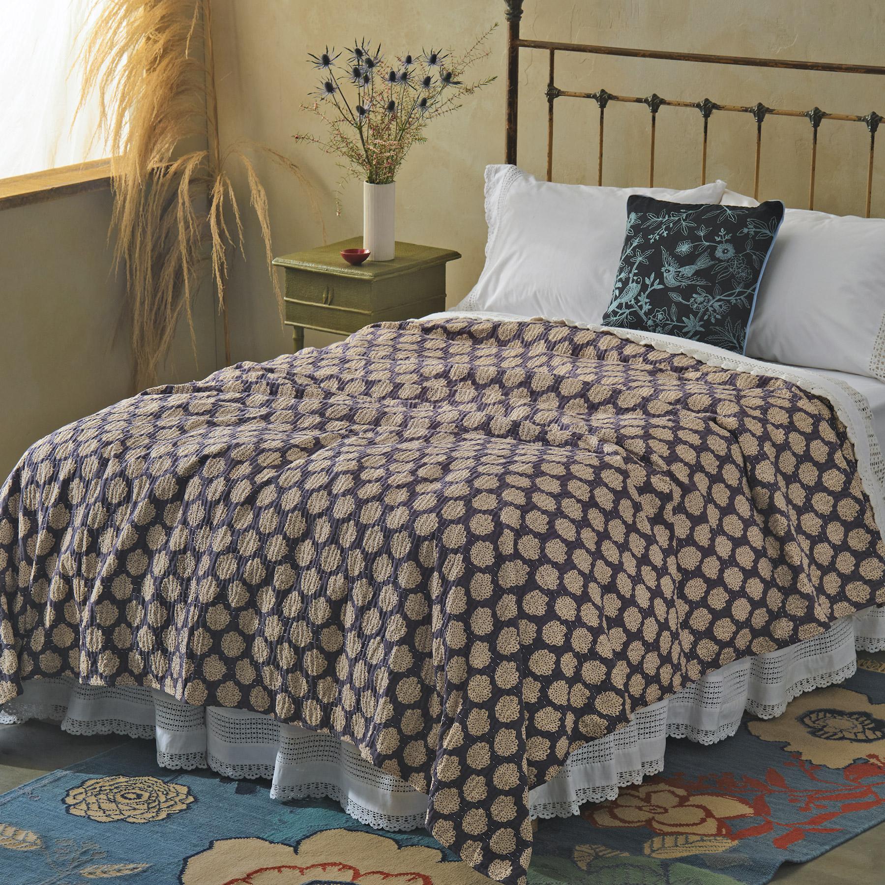 Ainee Lightweight Quilt