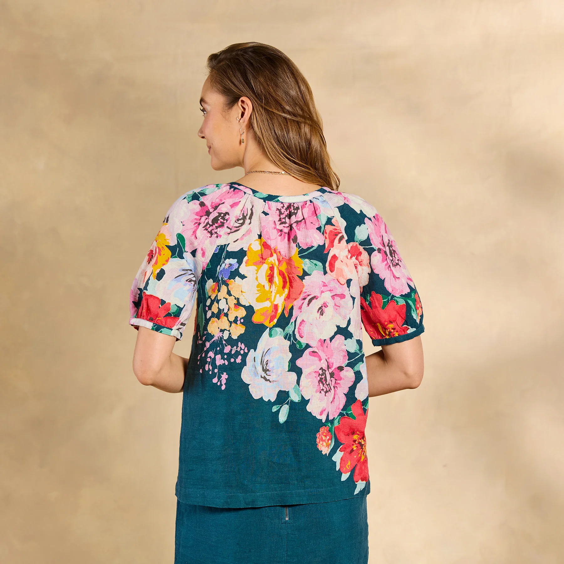 Graceful Verenia Linen Top