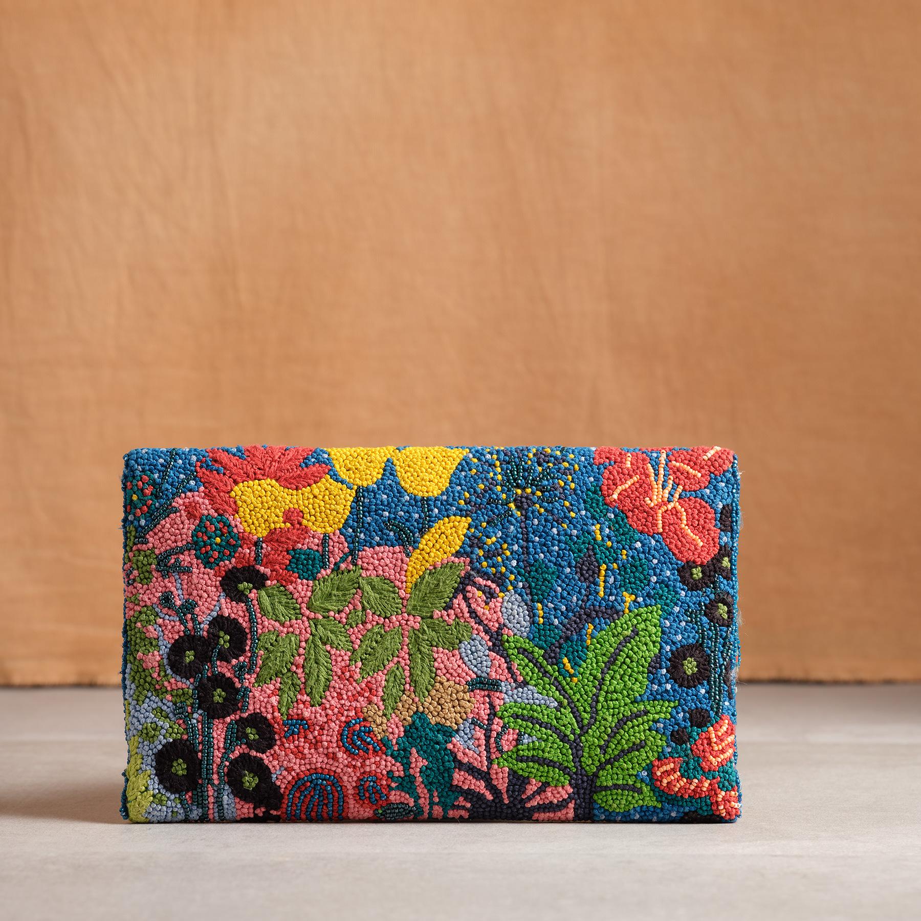 Blossoming Knotted Clutch