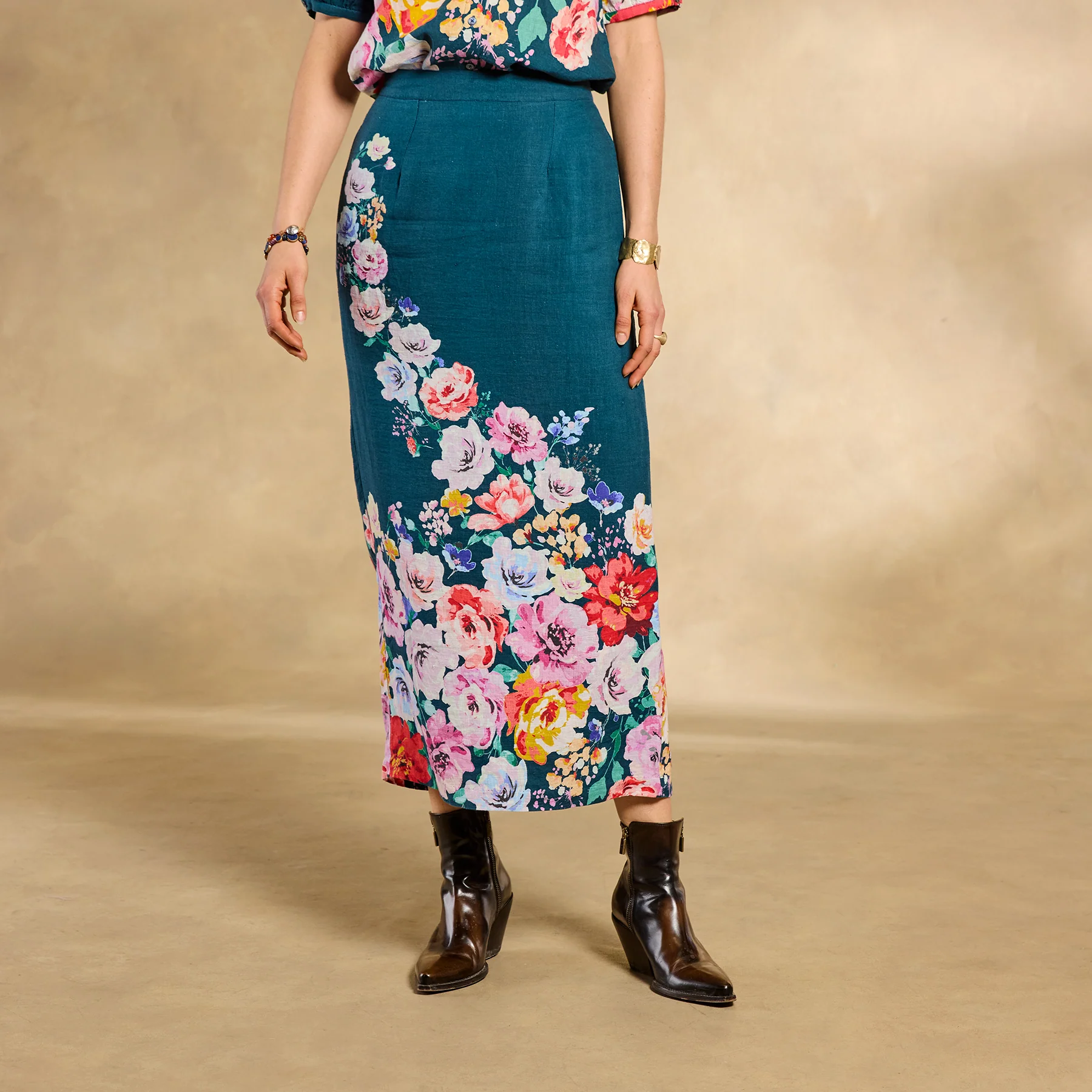 Graceful Verenia Linen Skirt