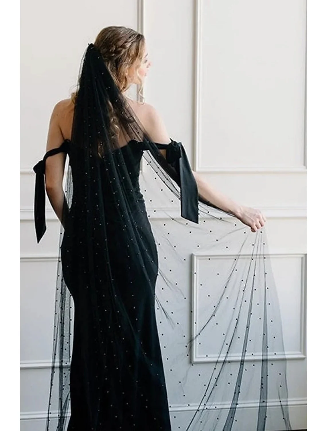 One-tier Artistic Style Wedding Veils with Beading - QUGEX