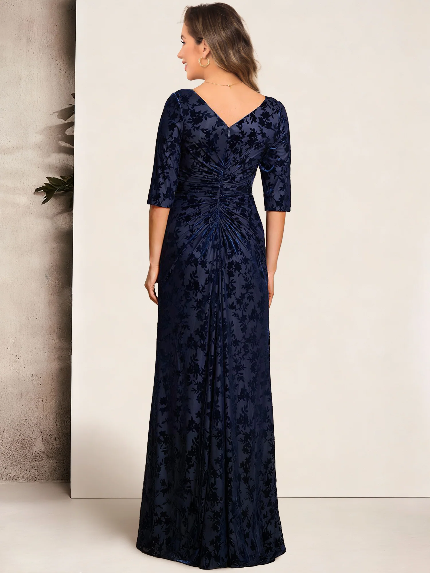 Sheath/Column V-Neck Velvet Floral Mother of the Bride Dresses Pleated - QUGEX