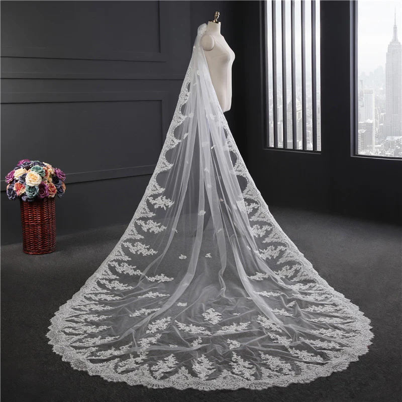One-tier Luxurious Wedding Veil with Appliques - QUGEX