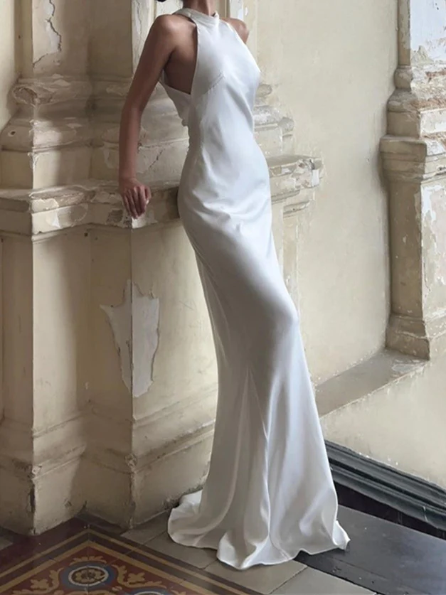 Trumpet/Mermaid Halter Floor-Length Wedding Dress - QUGEX