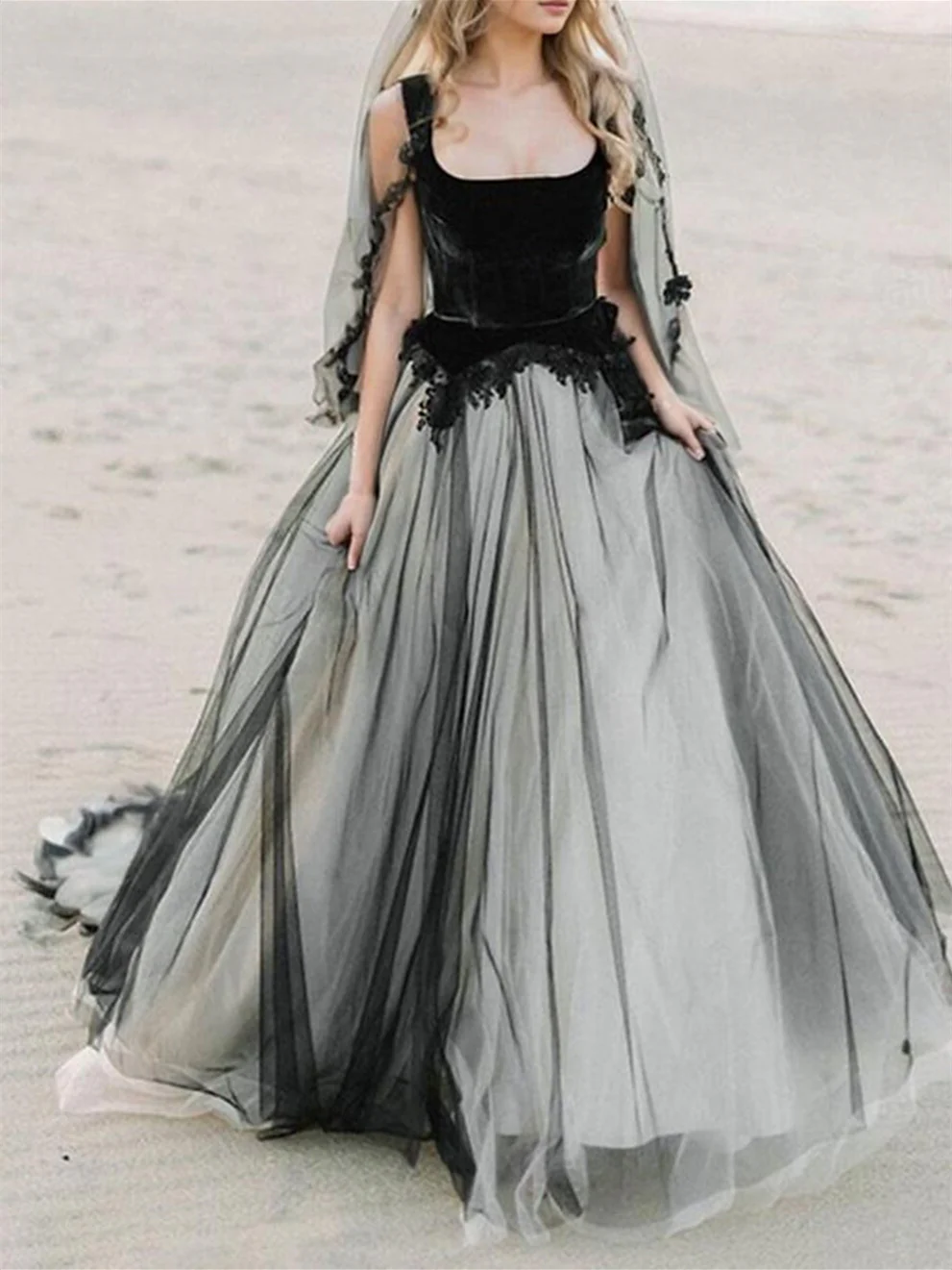 A-Line/Princess Beach Wedding Dress Square Neck Spaghetti Strap Sleeveless with Appliques - QUGEX