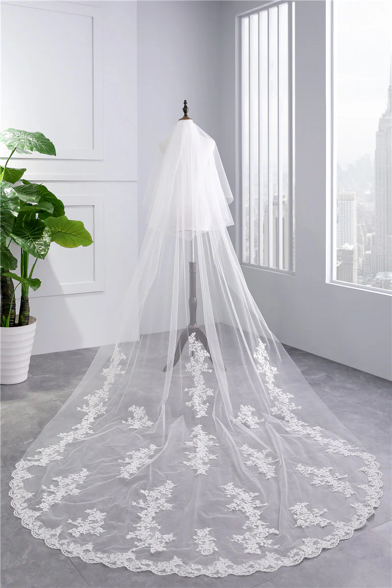 Two-tier Stylish Wedding Veil with Appliques - QUGEX