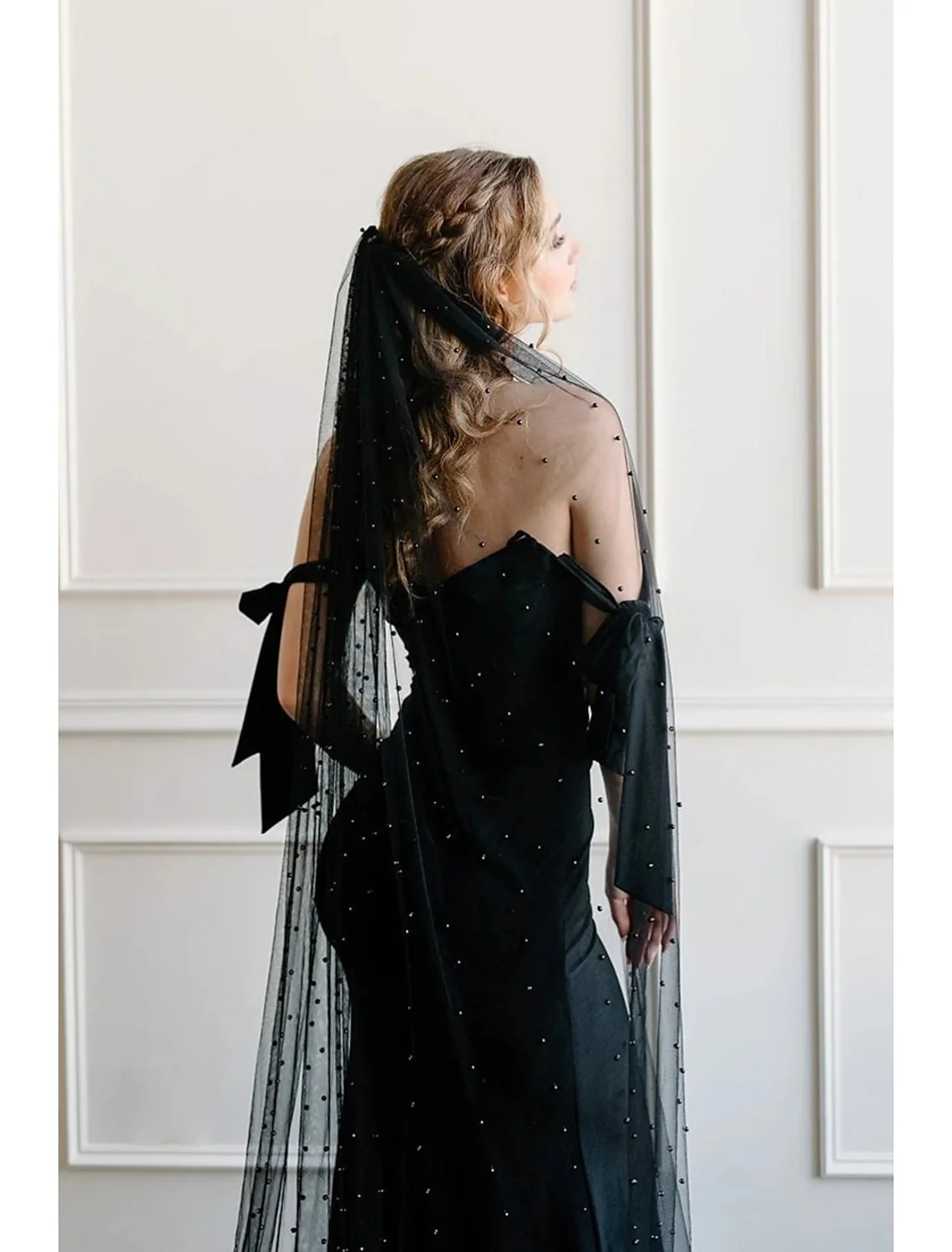 One-tier Artistic Style Wedding Veils with Beading - QUGEX