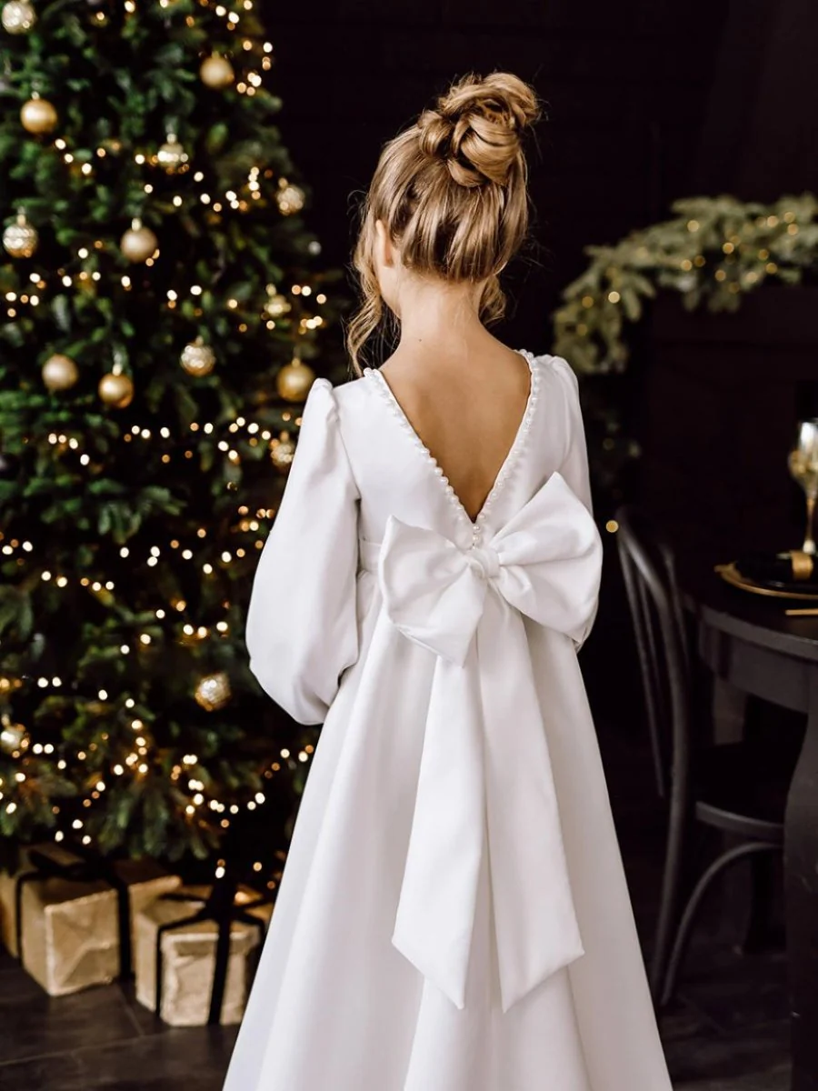 A-Line/Princess Round Neck Long Sleeves Flower Girl Dresses with Pearl & Bow - QUGEX