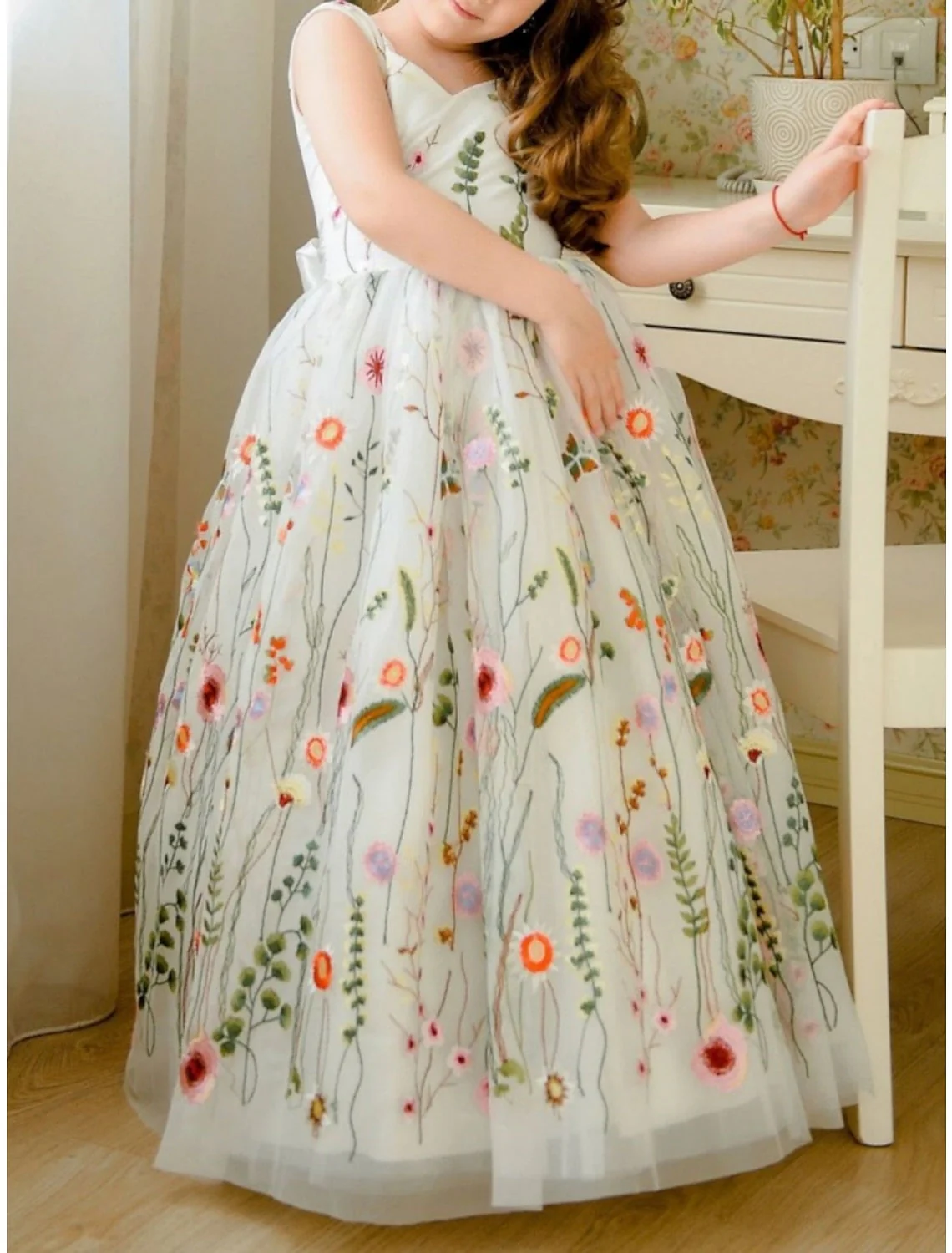 A-Line/Princess V-Neck Tulle Little Girl Dresses with Embroidery & Bowknot - QUGEX