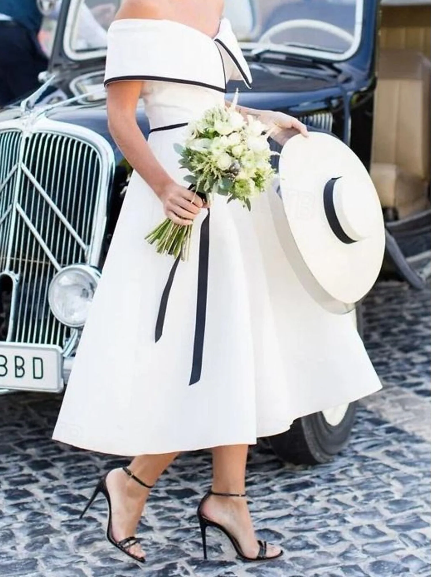 A-Line/Princess Off-the-Shoulder Short Sleeves Tea Length Simple Classical Wedding Dress - QUGEX