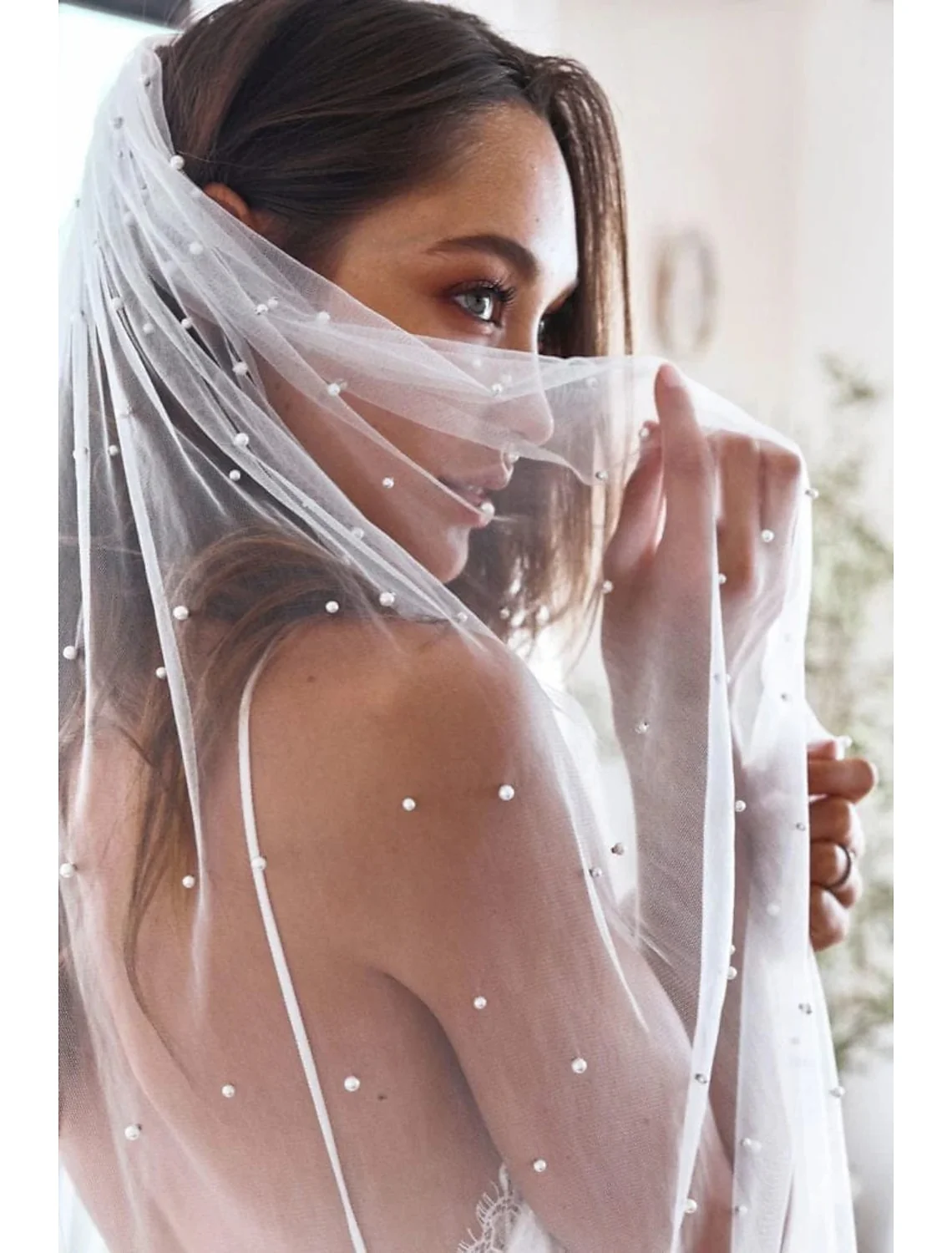 One-tier Vintage Style / Pearls Wedding Veil Cathedral Veils with Faux Pearl 110.24 in (280cm) Tulle - QUGEX