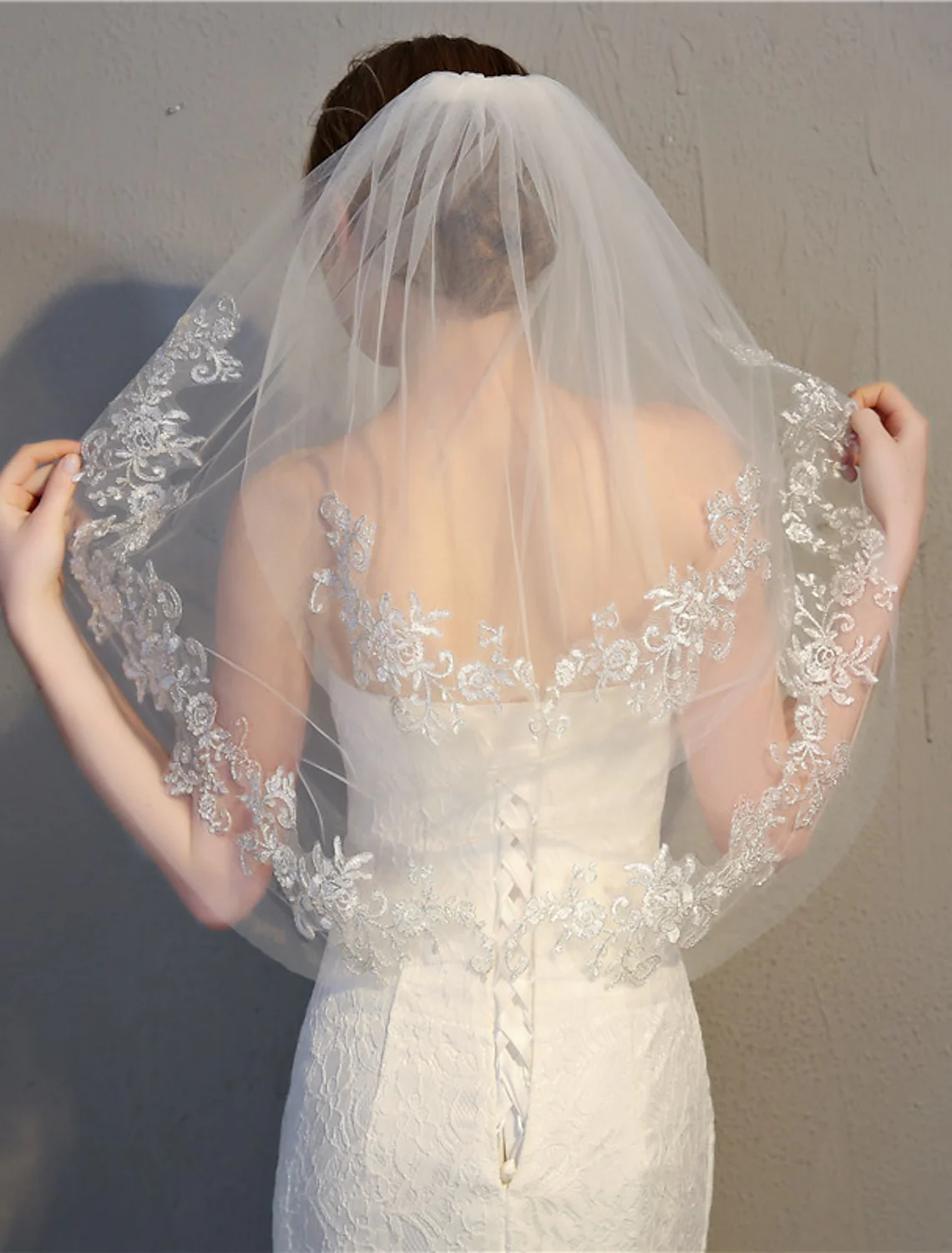 Two-tier Stylish / Lace Applique Edge Wedding Veil Elbow Veils with Appliques Lace - QUGEX