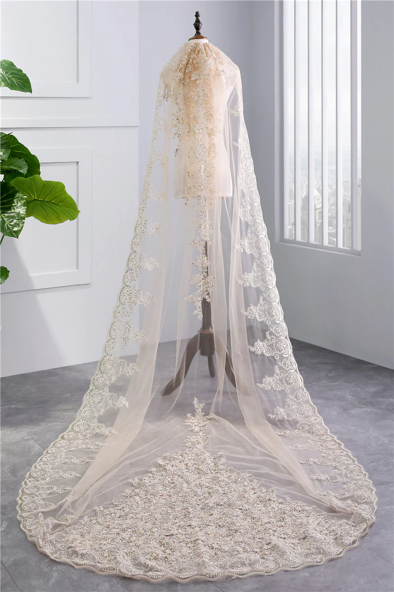 One-tier Luxurious Wedding Veil with Appliques - QUGEX