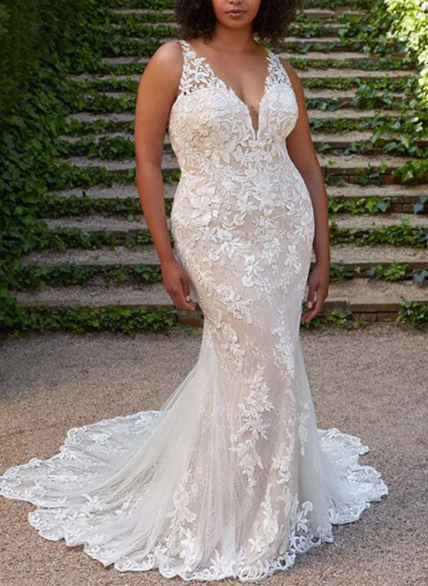 Trumpet/Mermaid V-Neck Plus Size Lace Wedding Dress with Applique - QUGEX