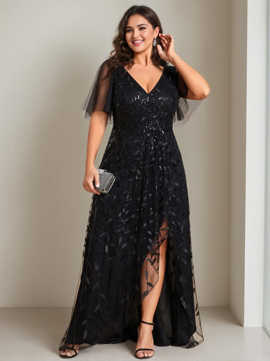 A-Line/Princess V-Neck Short Sleeves Asymmetrical Plus Size Mother Of The Bride Dresses with Sequins - QUGEX