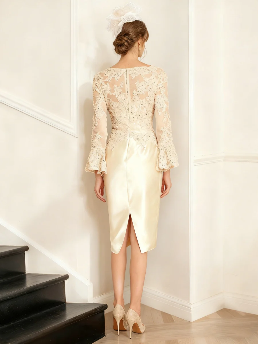 Sheath/Column Satin Scoop Mother of the Bride Dresses Lace Long Sleeves Knee-Length Cocktail Dresses - QUGEX