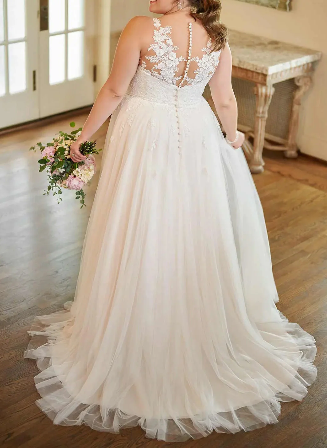 A-Line/Princess V-Neck Plus Size Lace Wedding Dress with Applique - QUGEX