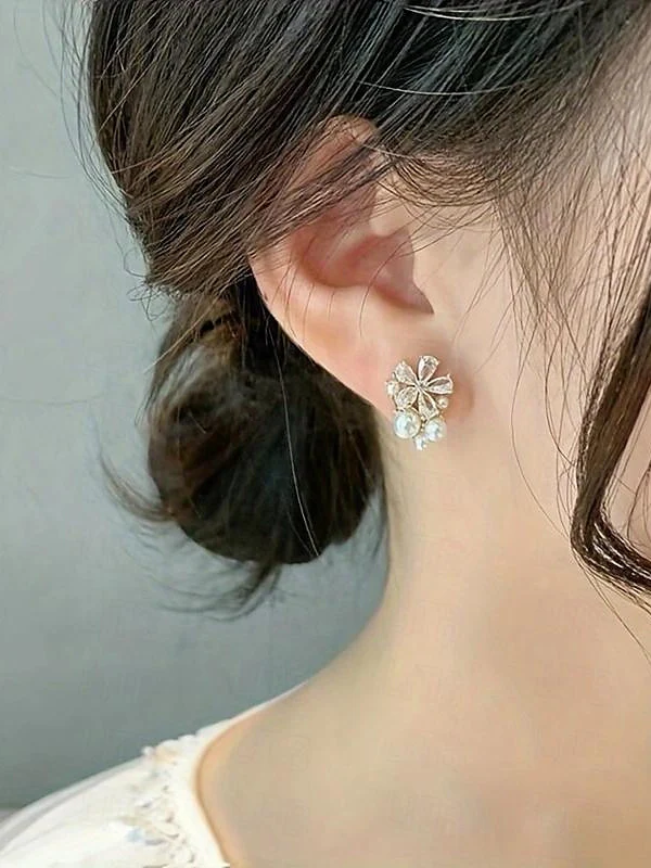 Stud Earrings For Women's Wedding Work Daily  Classic Floral Gold Earrings - QUGEX