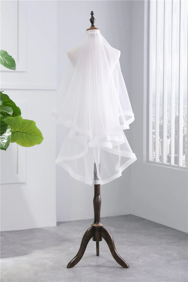 One-tier Classic Lace Wedding Veil with Solid Tulle - QUGEX