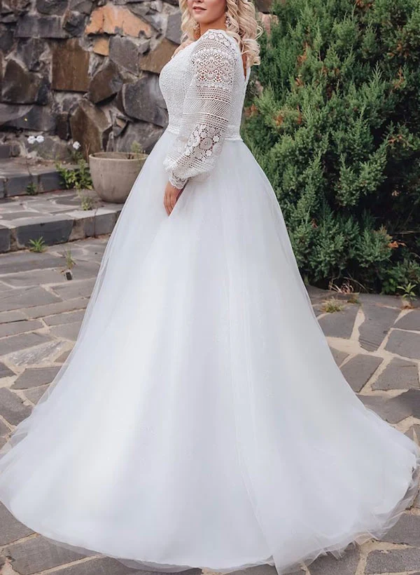 A-Line/Princess V-Neck Plus Size Lace Wedding Dress with Applique - QUGEX