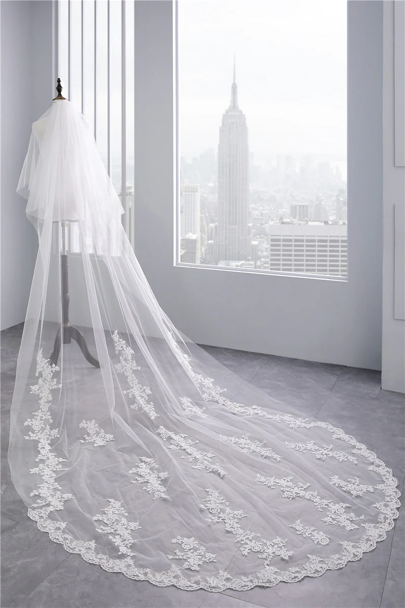 Two-tier Stylish Wedding Veil with Appliques - QUGEX