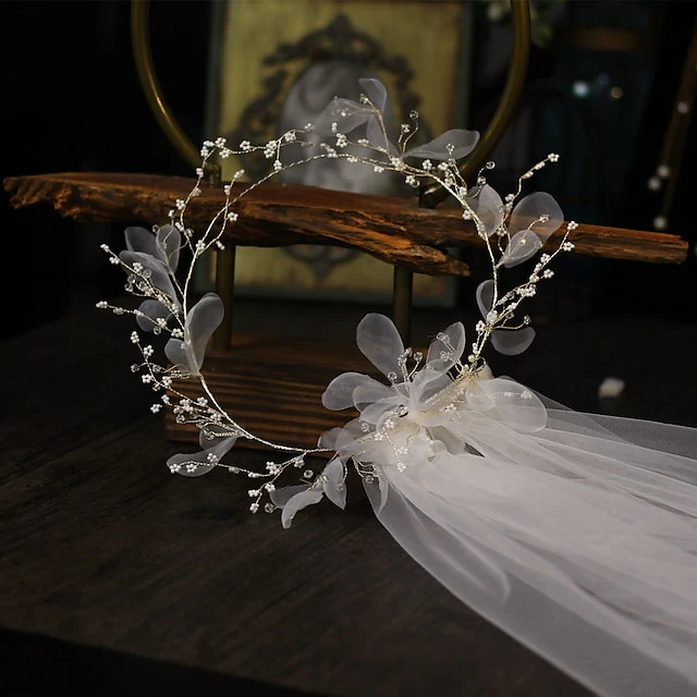 One-tier Flower Style Wedding Veils Shoulder Veils with Pendant - QUGEX