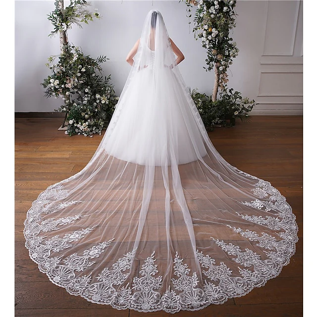 One-tier Lace Wedding Veils with Applique Edge - QUGEX