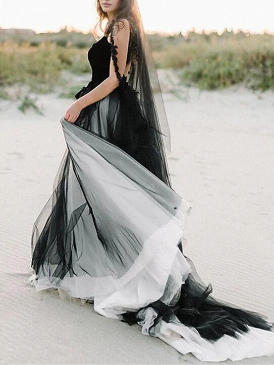 A-Line/Princess Beach Wedding Dress Square Neck Spaghetti Strap Sleeveless with Appliques - QUGEX