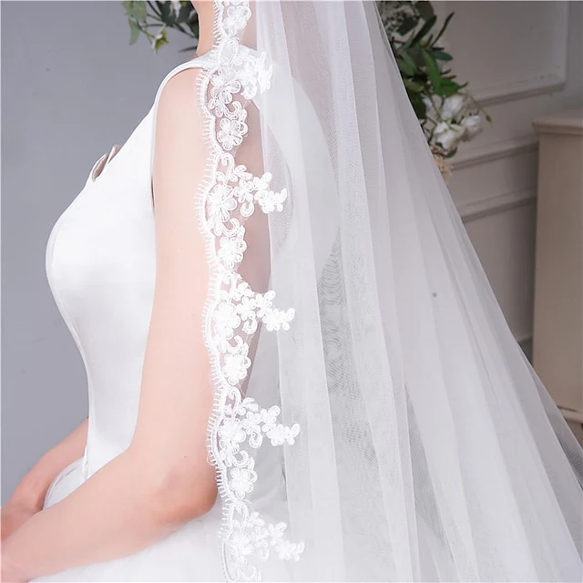 One-tier Lace Wedding Veils with Applique Edge - QUGEX